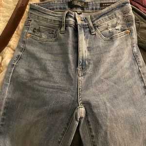 Brand new , never worn , without tags . Great jeans , great stretch !!